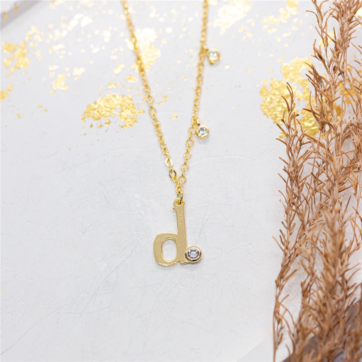 COLAR FOLHEADO A OURO COM MINI ZIRCÔNIAS E LETRA LISA COM ZIRCÔNIA 