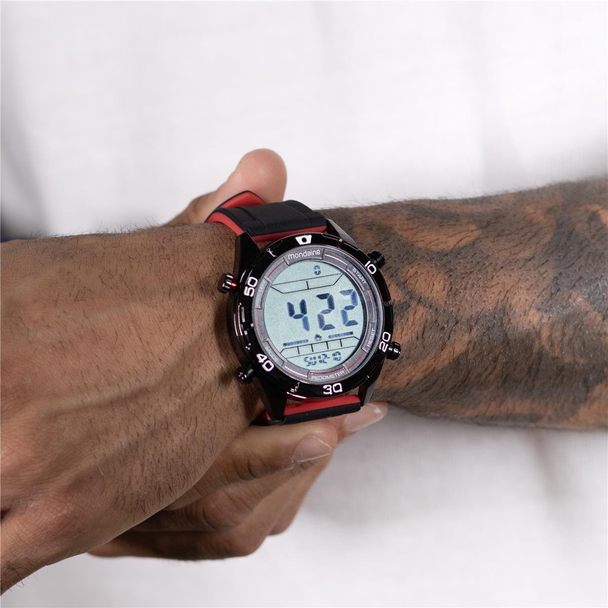 RELÓGIO MONDAINE DIGITAL ESPORTIVO DE SILICONE