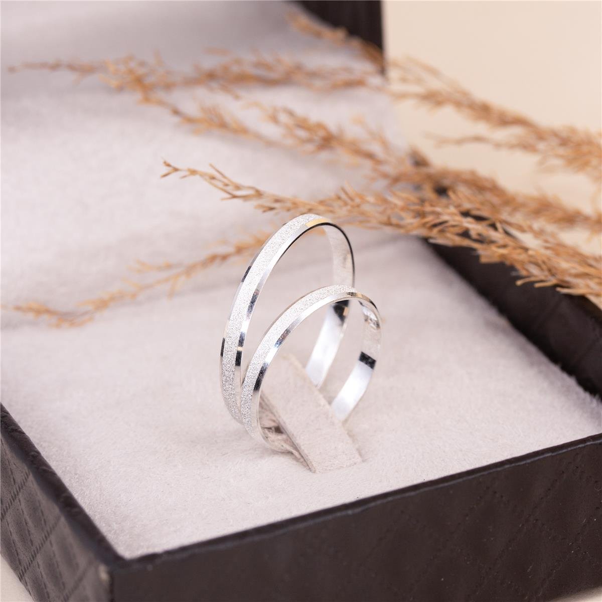 ALIANÇA PRATA 925 FINA E DIAMANTADA 