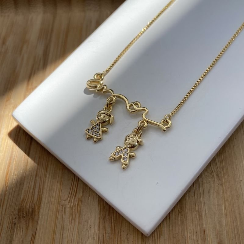 COLAR FOLHEADO A OURO AMOR COM MENINA E MENINO 