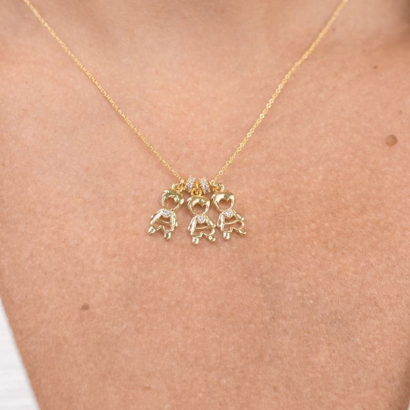 COLAR FOLHEADO A OURO COM 3 MENINOS E SEPARADORES