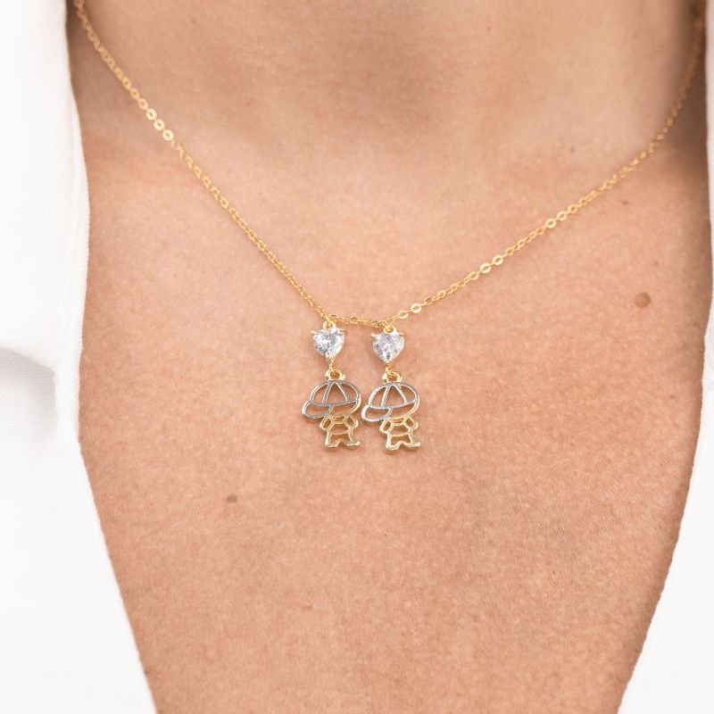 COLAR FOLHEADO A OURO CORAÇÕES COM MENINOS