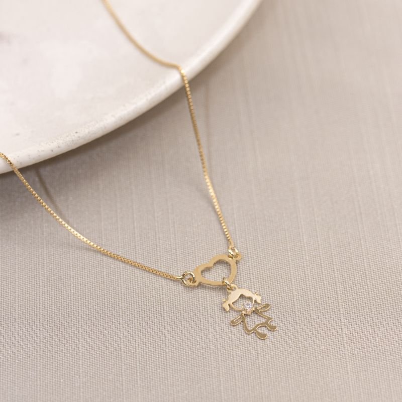 COLAR FOLHEADO A OURO MENINA VAZADA COM CORAÇÃO